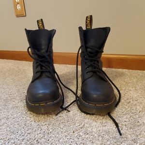 Doc Marten's womens 1460 Pascal boots